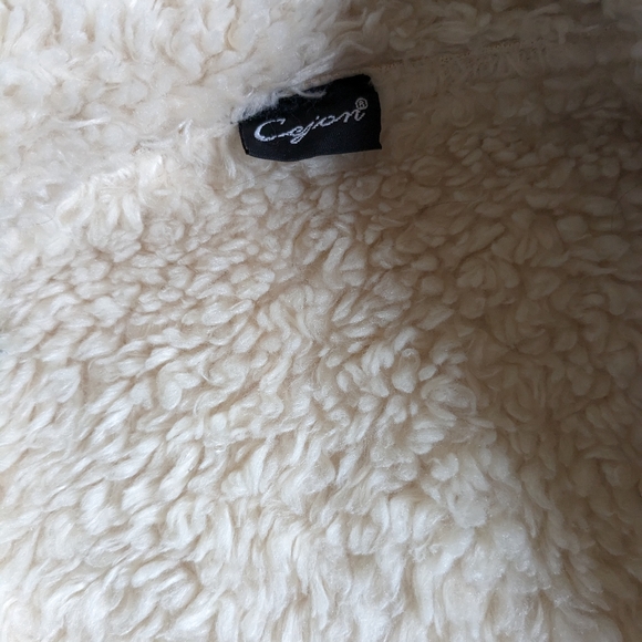 Faux fur vest - Picture 2 of 2